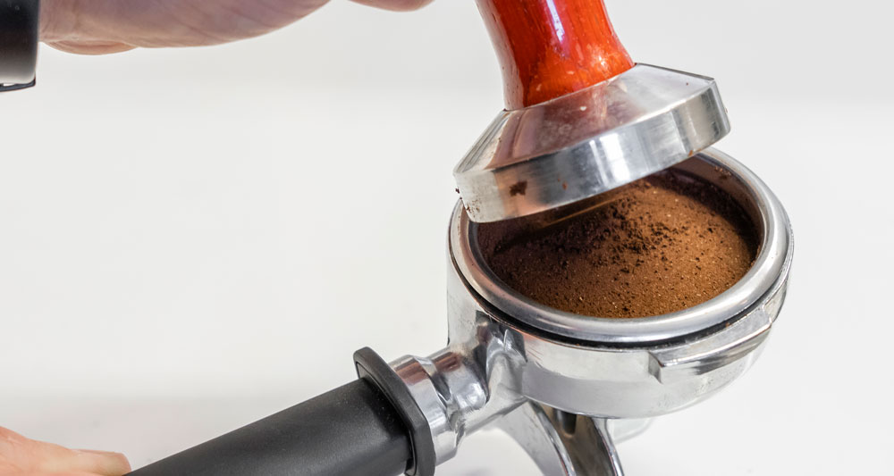 Cómo hacer café espresso perfecto en casa (guía paso a paso) 12 tamper de café