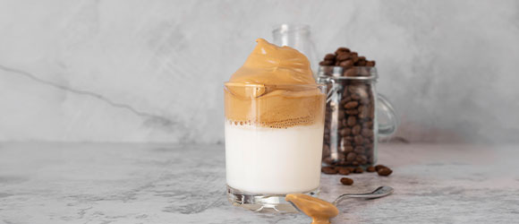 Café dalgona: qué es, cómo hacerlo paso a paso (con o sin café soluble) 1 Café dalgona: qué es, cómo hacerlo paso a paso (con o sin café soluble)