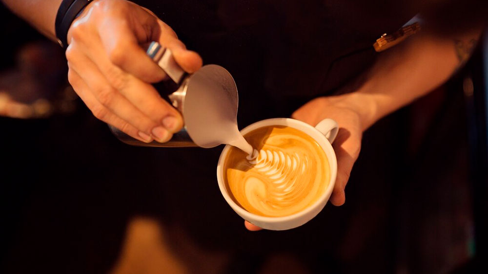 Cómo hacer latte art en casa y transformar tu café en toda una experiencia