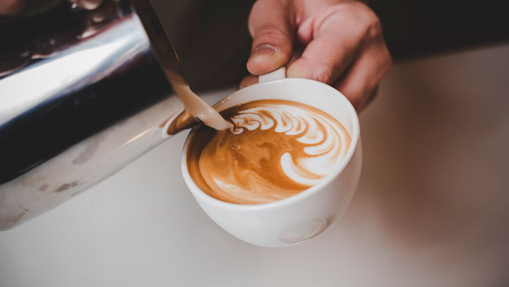 Cómo hacer latte art en casa y transformar tu café en toda una experiencia