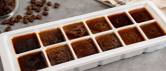 Cubitos de café: cómo hacer hielo de café y evitar que tu café se agüe