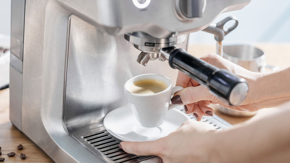 Qué es una cafetera superautomática: cómo funciona, ventajas y diferencias
