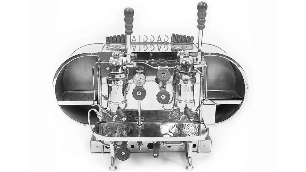 Origen de la cafetera espresso: la historia de la máquina que revolucionó el café